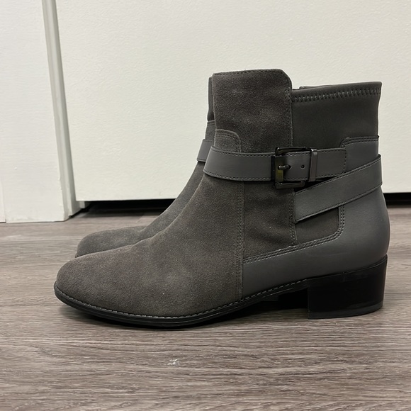 Isaac Mizrahi Live! Women’s Saran Zip Ankle Gray Suede Boot - size 9 - Picture 4 of 11